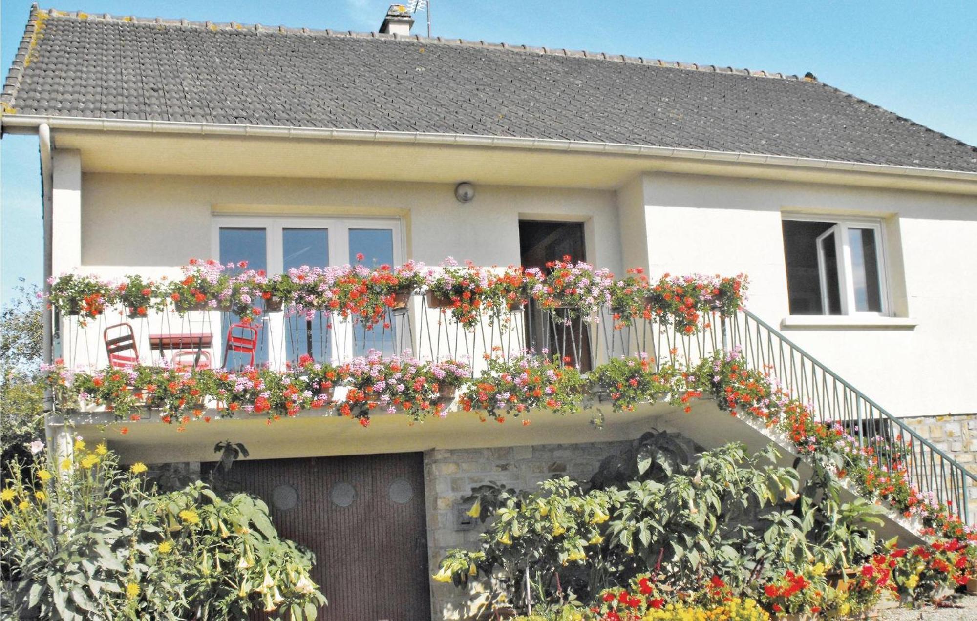Holiday Home In Montsernelle Lithaire Exterior photo